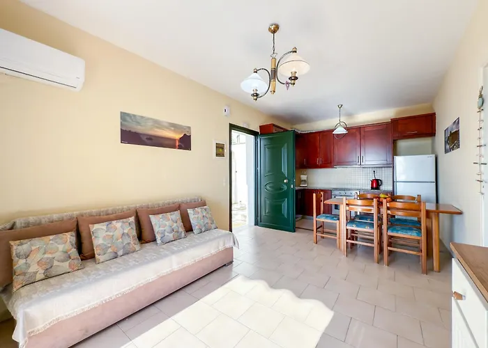 Hilda 90 - Blue Private Homes