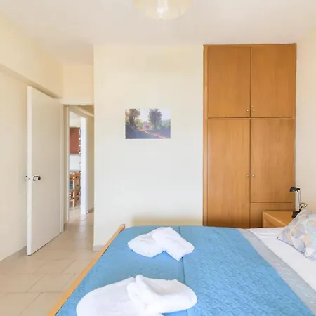 Family Seaview Balconies Hilda 90 * Glifada